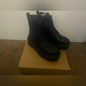 Steve Madden combat boot
